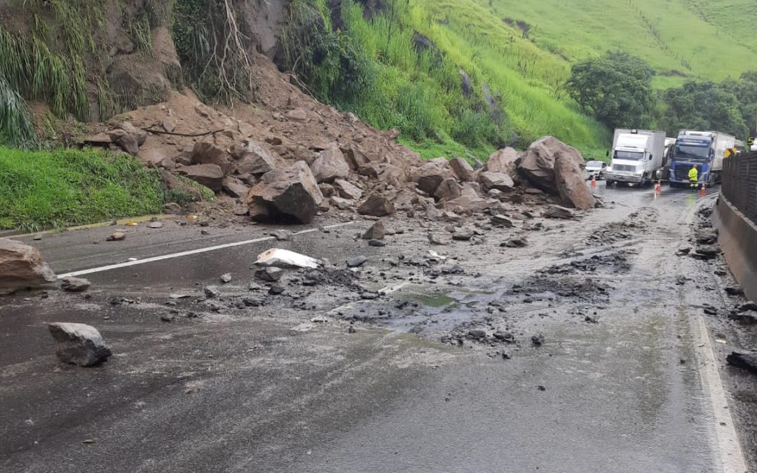 Contenção emergencial de encostas em concessão rodoviária